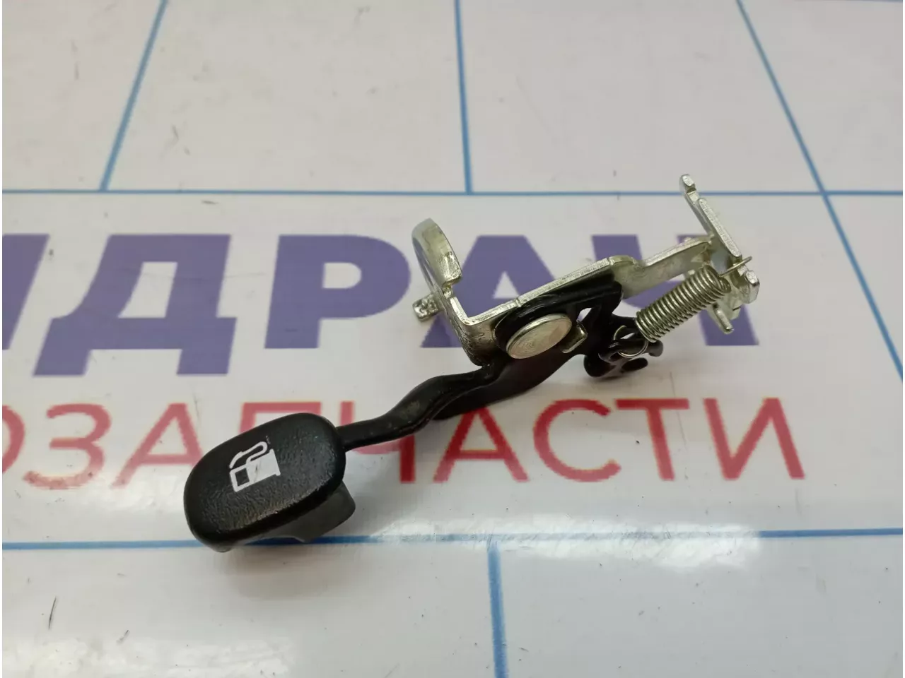 Ручка открывания бензобака Hyundai Solaris 81570-22012